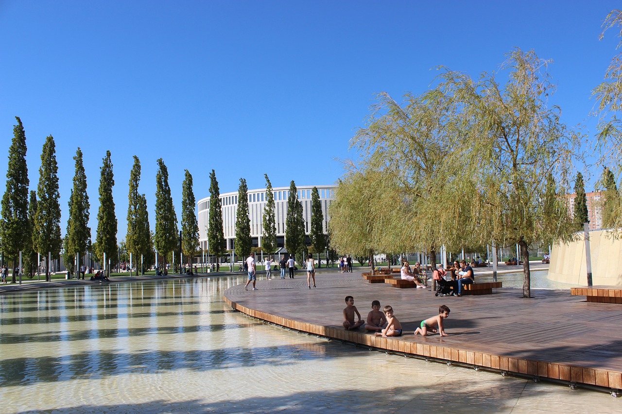 雪花飘飘北风萧萧，记者：世界杯抽签仪式场外下着大雪